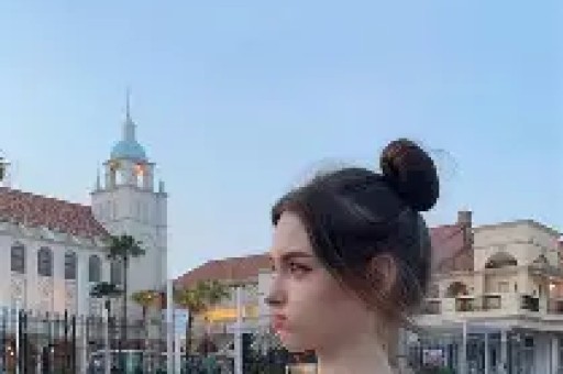 谢娜成都演唱会想看人数超35万艺人跨界为何引争议 谢娜成都演唱会想看人数超35万艺人跨界为何引争议